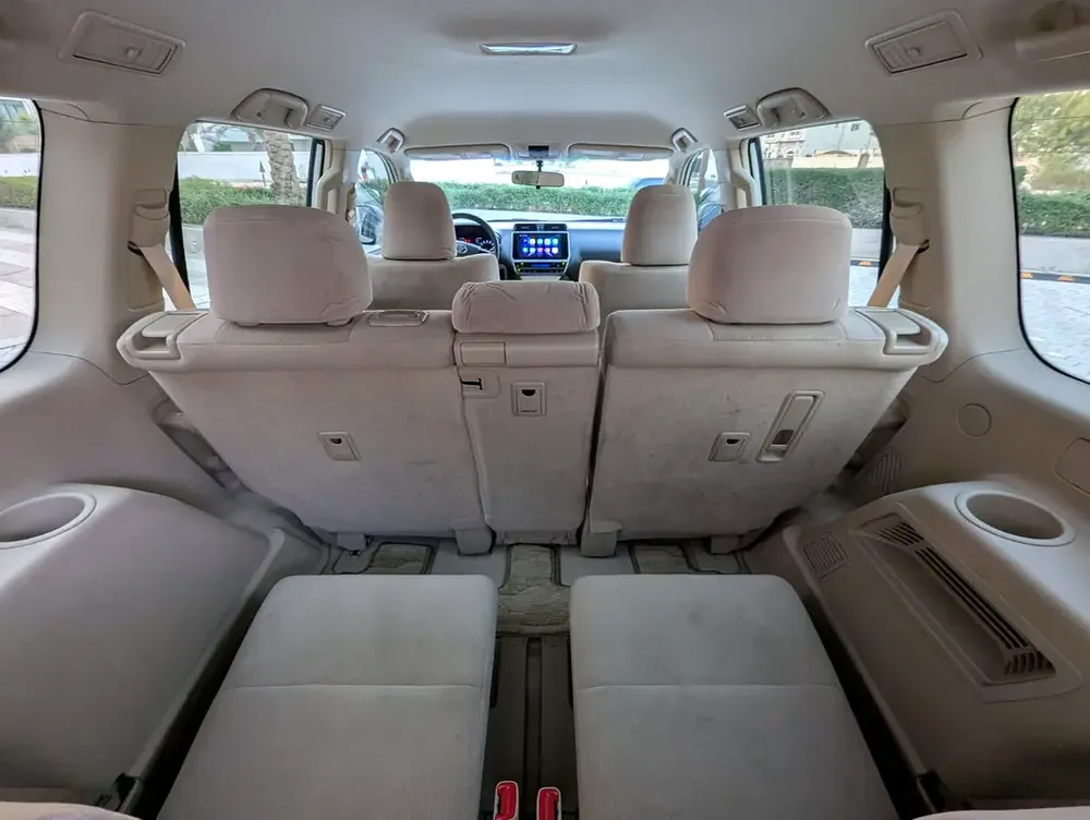 2023 TOYOTA PRADO V4 2.7L ORIGINAL PAINT ACCIDENT FREE LOW MILEAGE IN EXCELLENT CONDITION - Image 8