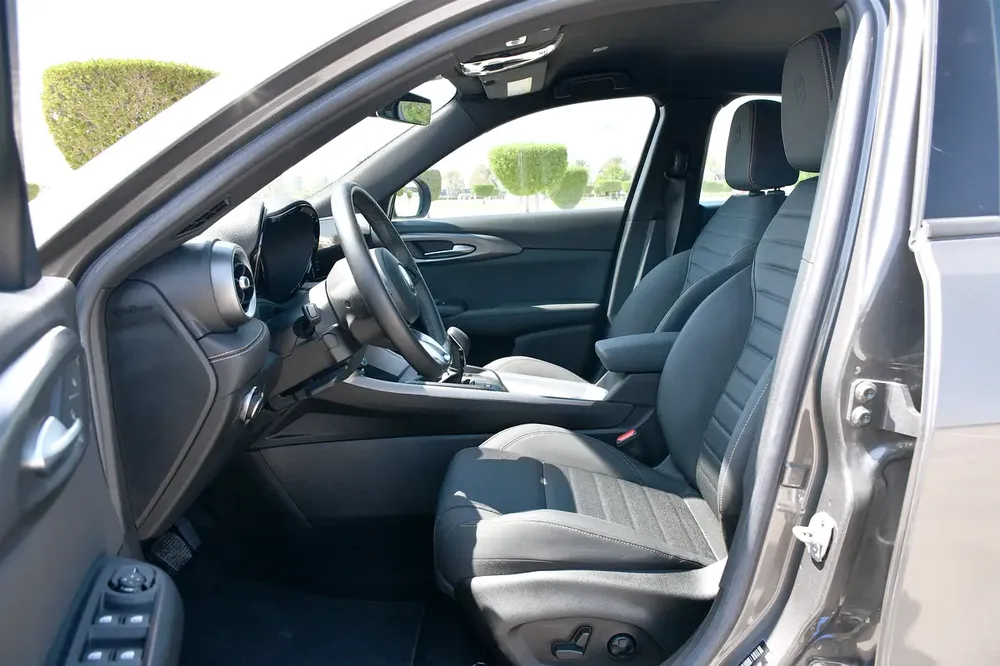 AED 1,838 / Month | Alfa Romeo | Tonale Ti | 2024 | Warranty and Service | Service History - Image 10