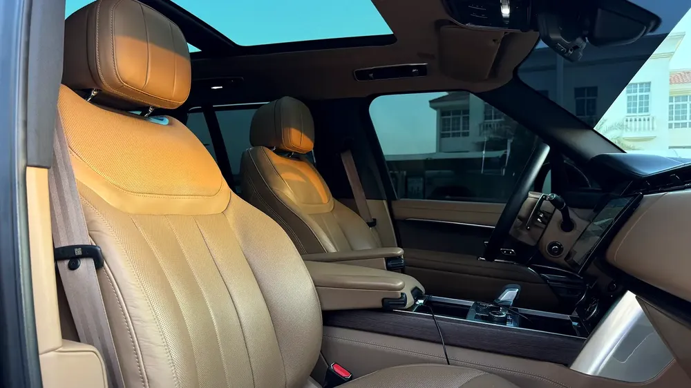 Range Rover Vogue HSE V8 GCC Specs - under warranty in excellent condition. - Image 11