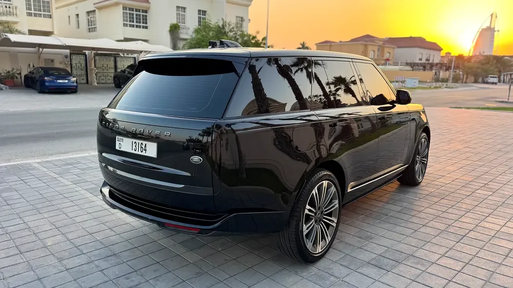 Range Rover Vogue HSE V8 GCC Specs - under warranty in excellent condition. - Image 4