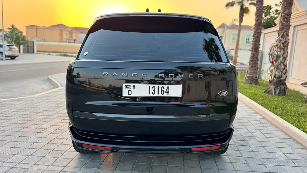 Range Rover Vogue HSE V8 GCC Specs - under warranty in excellent condition. - Image 5
