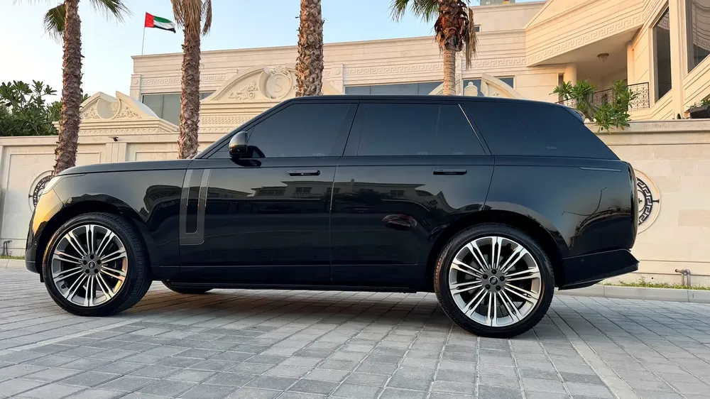 Range Rover Vogue HSE V8 GCC Specs - under warranty in excellent condition. - Image 7