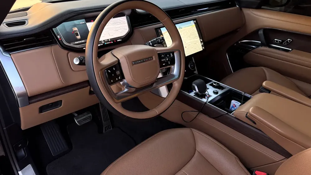 Range Rover Vogue HSE V8 GCC Specs - under warranty in excellent condition. - Image 8