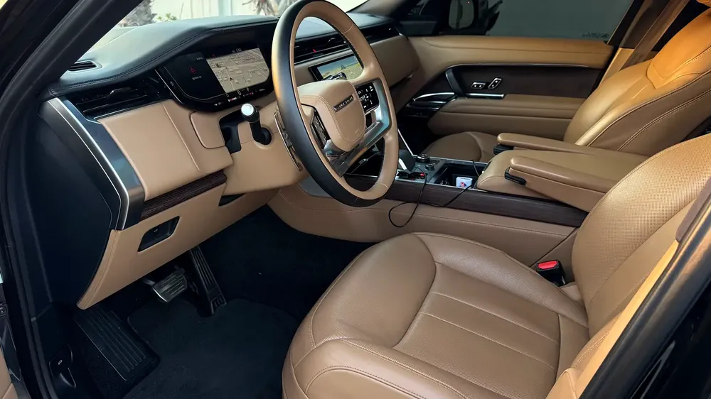 Range Rover Vogue HSE V8 GCC Specs - under warranty in excellent condition. - Image 9