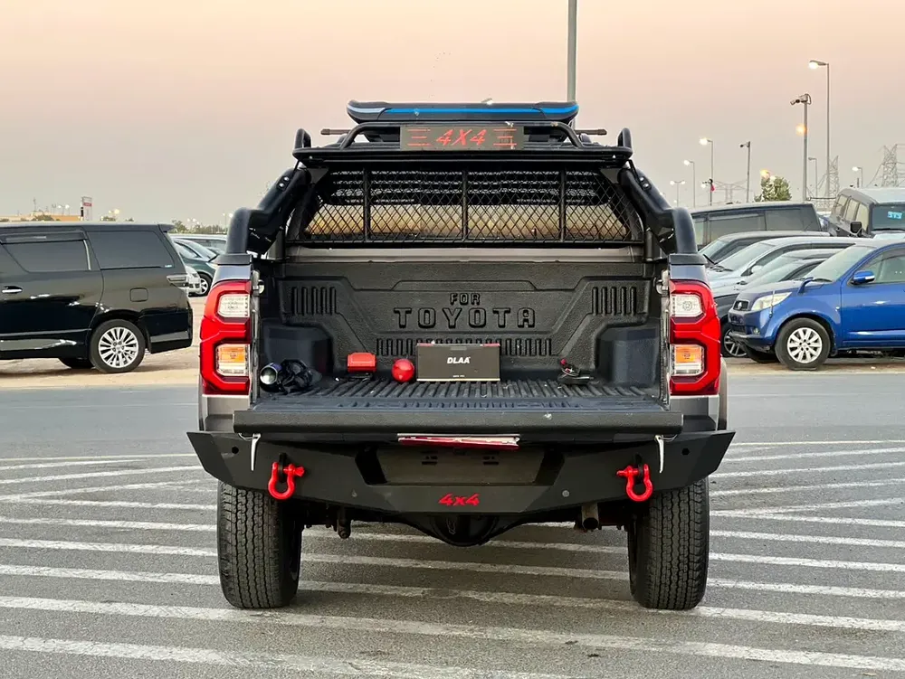 2021 toyota hilux revolution edition - off road package - full option  - BullBar 2.7L V4 - AWD 4x4 - Image 9
