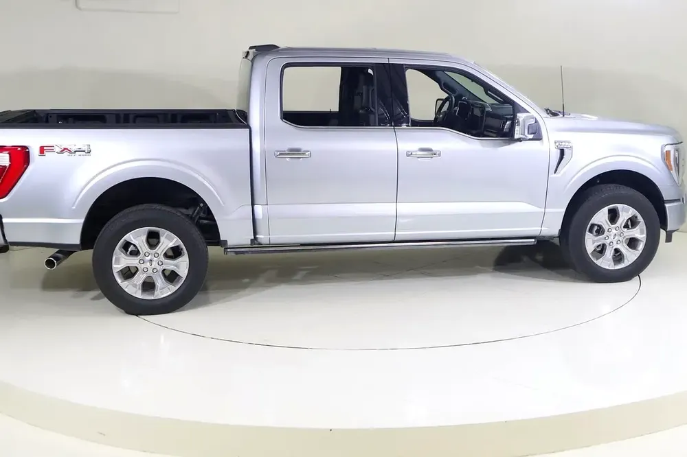 1823EW F150 PLATINUM CREW 145 3.5L ECOBOOST AT LTHR W/O NAVIGATION - Image 4