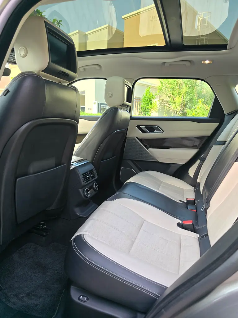Special order 2018 Land Rover Range Rover Velar V6 P380 SE - GCC Specs - Excellent Condition - Image 11