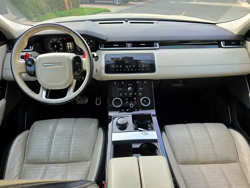 Special order 2018 Land Rover Range Rover Velar V6 P380 SE - GCC Specs - Excellent Condition - Image 18