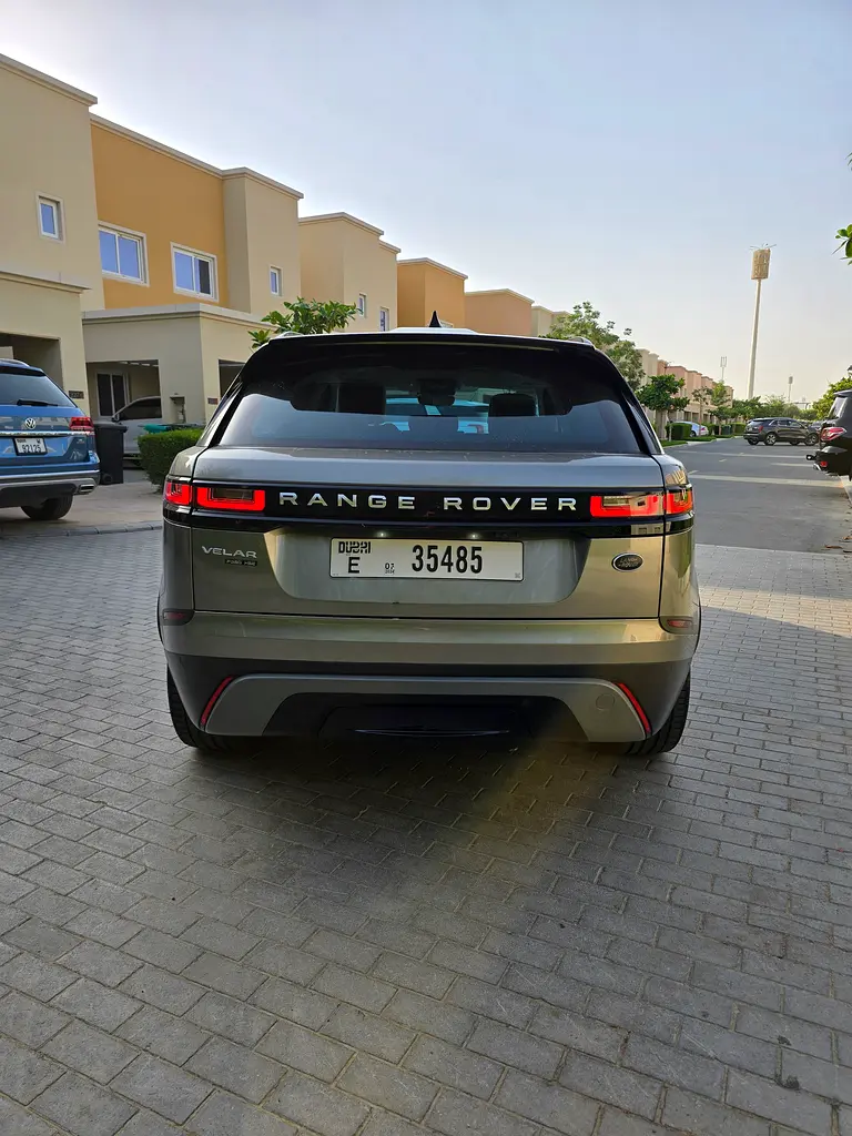 Special order 2018 Land Rover Range Rover Velar V6 P380 SE - GCC Specs - Excellent Condition - Image 5