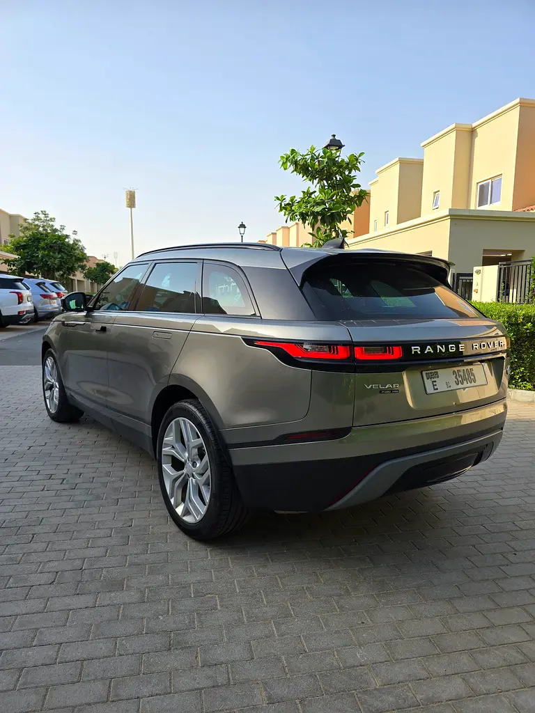 Special order 2018 Land Rover Range Rover Velar V6 P380 SE - GCC Specs - Excellent Condition - Image 6