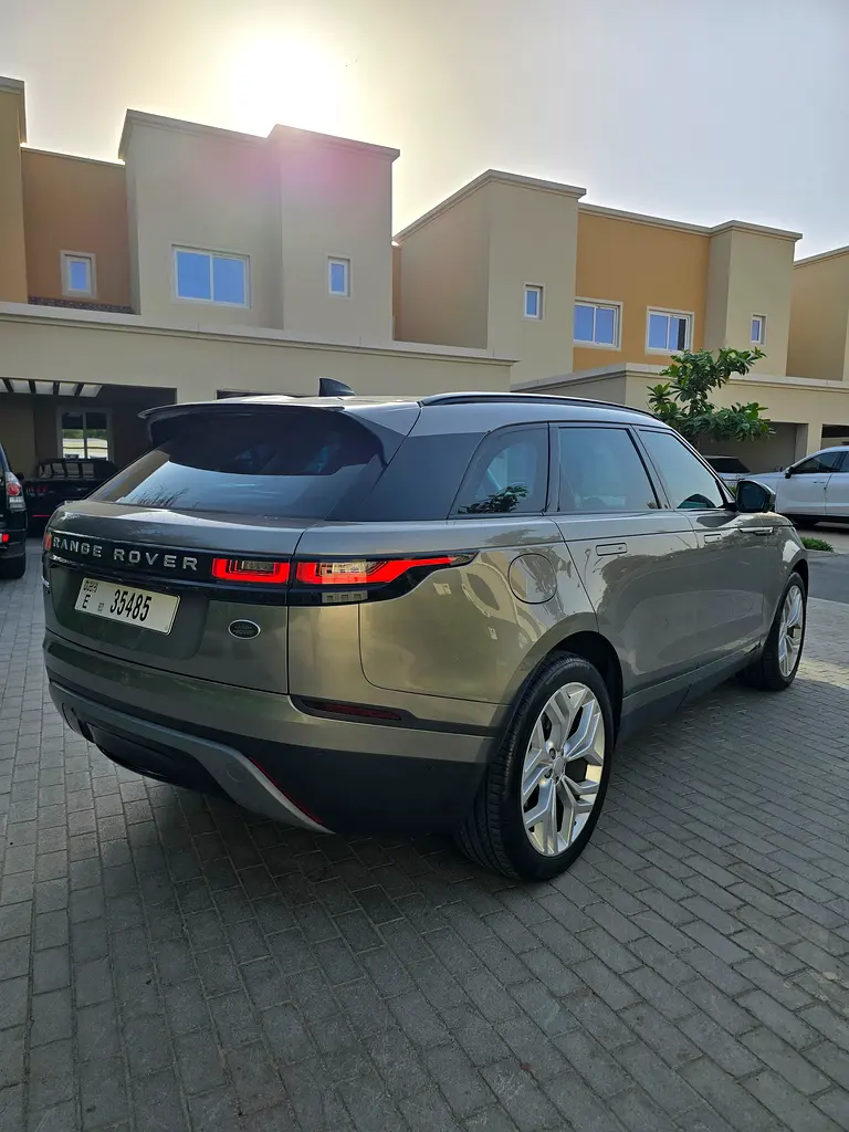 Special order 2018 Land Rover Range Rover Velar V6 P380 SE - GCC Specs - Excellent Condition - Image 7