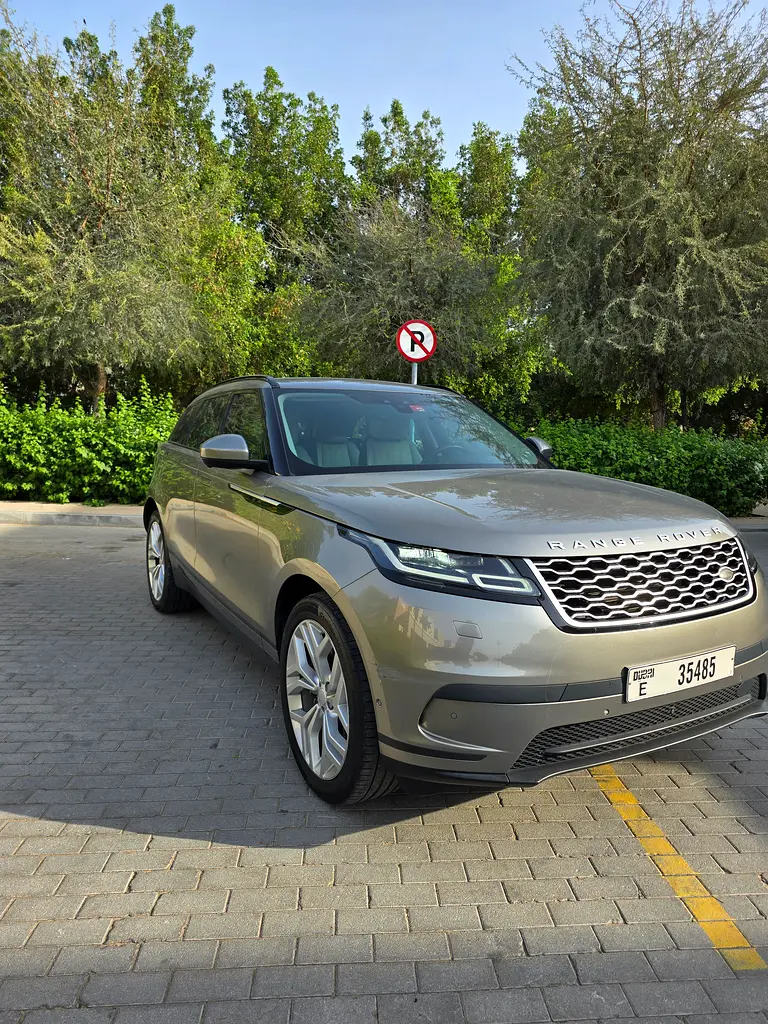 Special order 2018 Land Rover Range Rover Velar V6 P380 SE - GCC Specs - Excellent Condition - Image 8