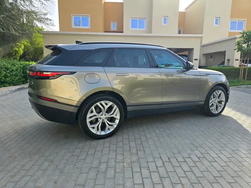 Special order 2018 Land Rover Range Rover Velar V6 P380 SE - GCC Specs - Excellent Condition - Image 9