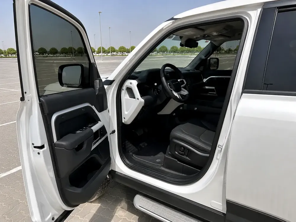 2023 Land Rover Defender HSE D300 - Image 6