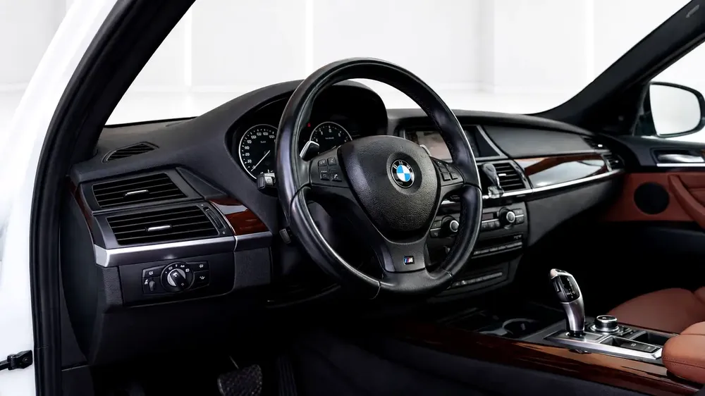 BMW X5 xDrive50i M Sport 2012 GCC Specs- Fully serviced - Price including Insurance and Registration - Image 11