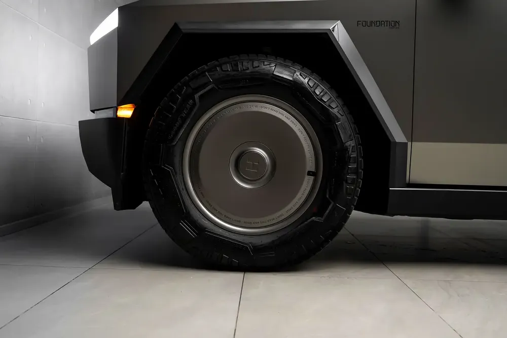 Tesla Cybertruck Cyberbeast 2024 - Image 5