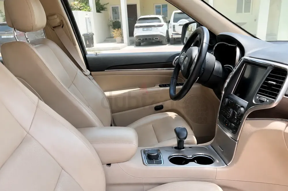 2015 Jeep Cherokee Limited | GCC Specs | Lady Driver | No Off Road | Excellent Condition - Image 4