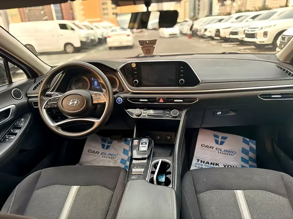 Hyundai Sonata 2021 Hybrid GCC Excellent condition - Image 4