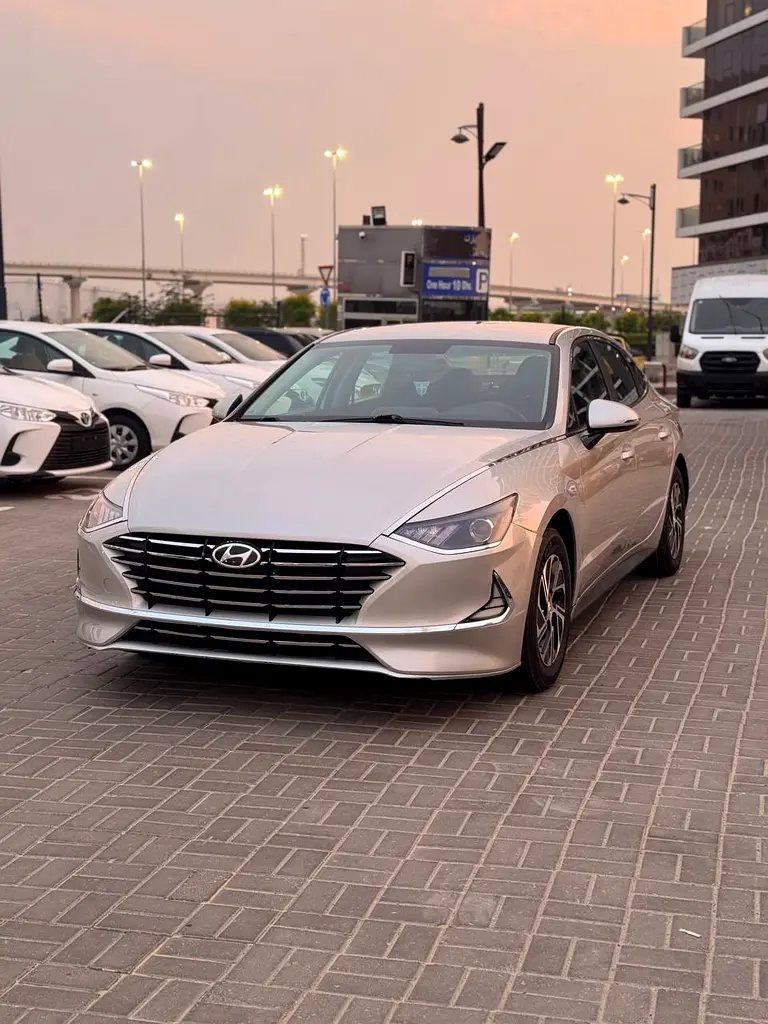 Hyundai Sonata 2021 Hybrid GCC Excellent condition - Image 5