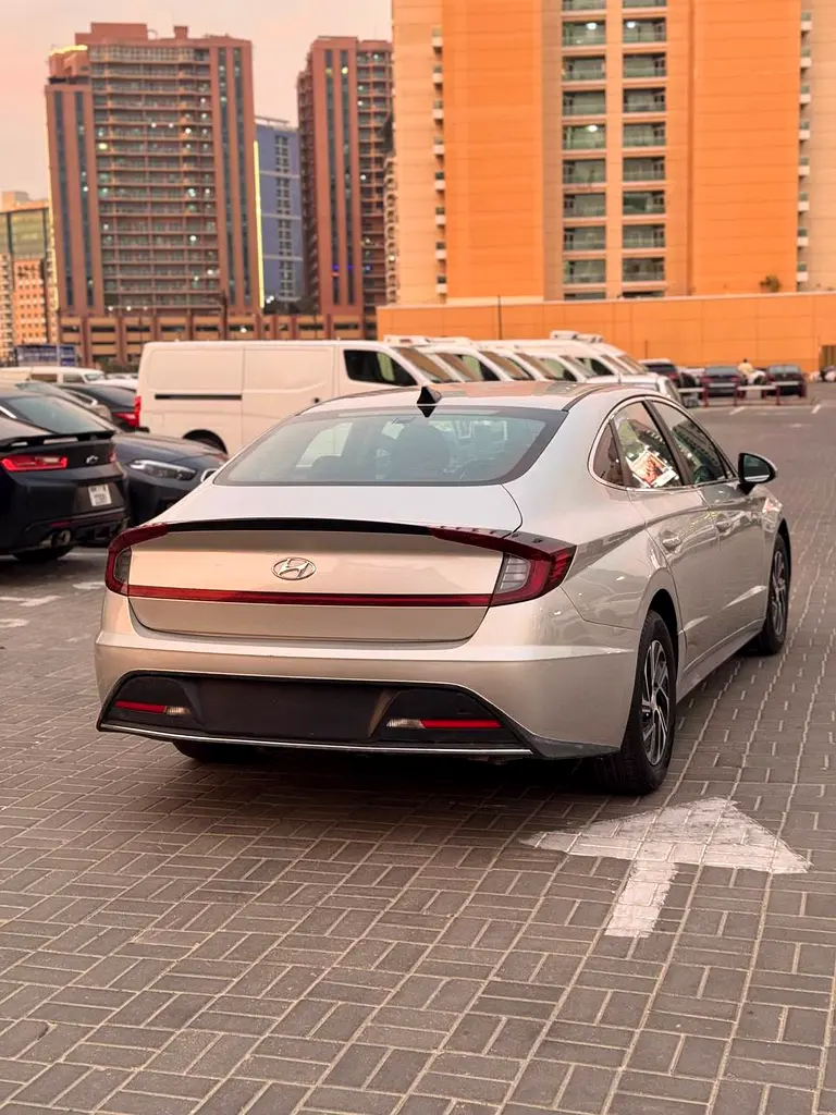 Hyundai Sonata 2021 Hybrid GCC Excellent condition - Image 8