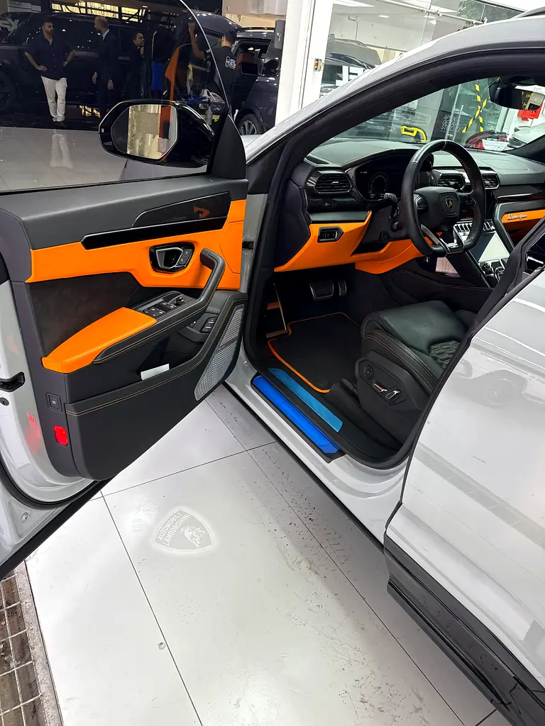 GCC LAMBORGHINI URUS FACTORY WARRANTY + SERVICE PACK - XPEL PPF ORIGINAL PAINT FULL OPTIONS - Image 6