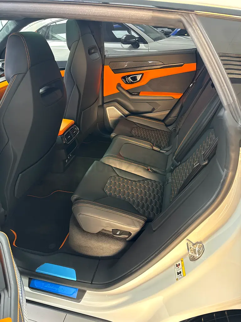 GCC LAMBORGHINI URUS FACTORY WARRANTY + SERVICE PACK - XPEL PPF ORIGINAL PAINT FULL OPTIONS - Image 9