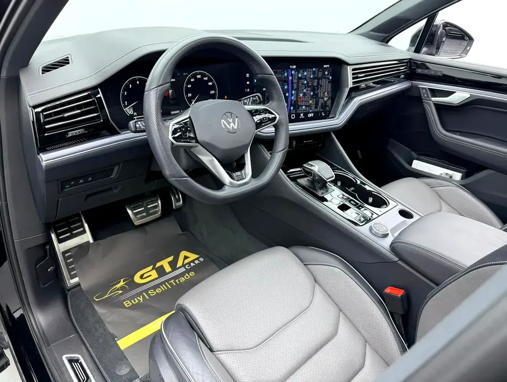 2024 Volkswagen Touareg R-Line, 2029 VW Warranty + Service Pack, Full VW Service History, GCC - Image 10
