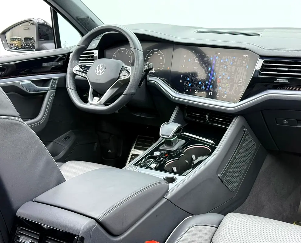 2024 Volkswagen Touareg R-Line, 2029 VW Warranty + Service Pack, Full VW Service History, GCC - Image 11