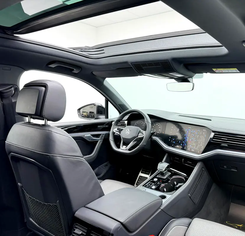 2024 Volkswagen Touareg R-Line, 2029 VW Warranty + Service Pack, Full VW Service History, GCC - Image 12