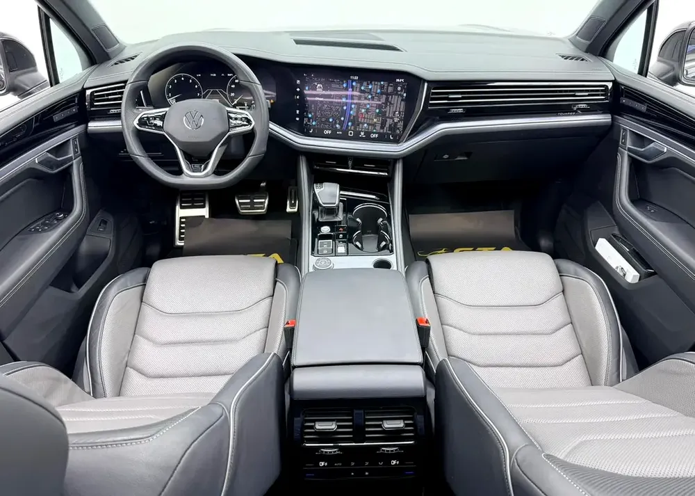2024 Volkswagen Touareg R-Line, 2029 VW Warranty + Service Pack, Full VW Service History, GCC - Image 13