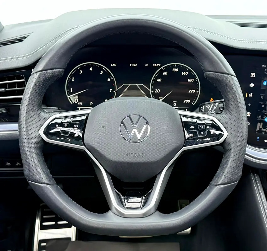 2024 Volkswagen Touareg R-Line, 2029 VW Warranty + Service Pack, Full VW Service History, GCC - Image 15