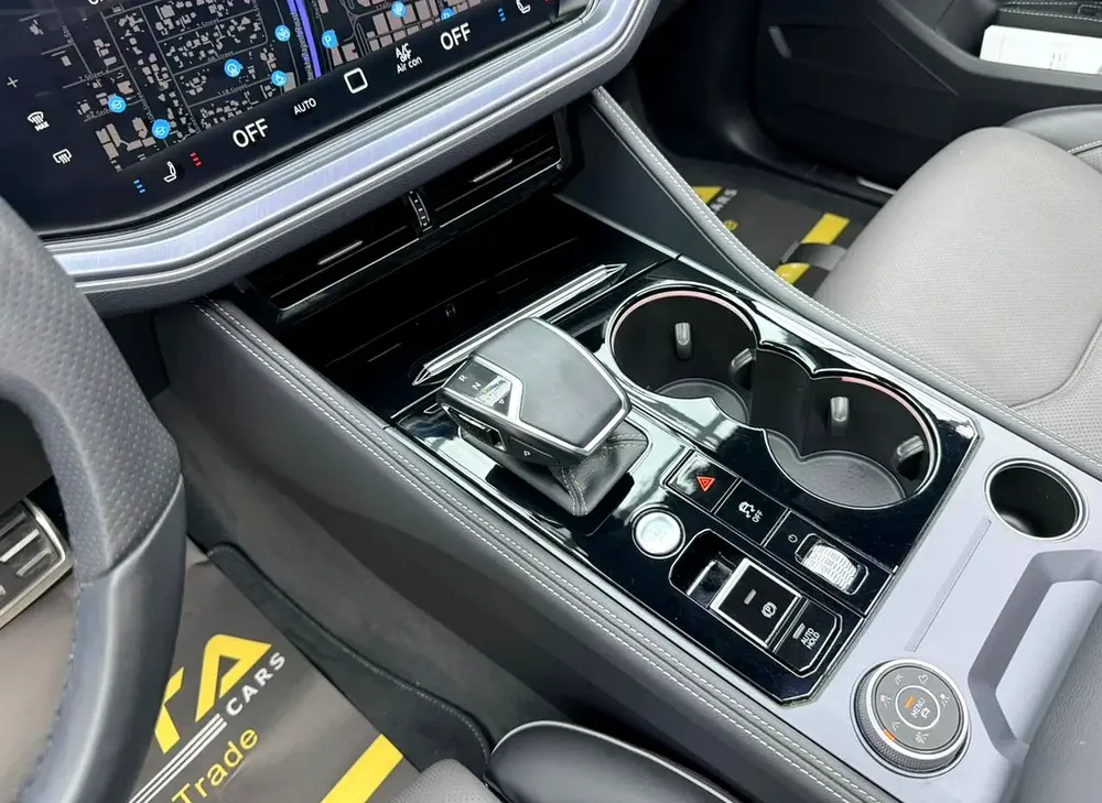 2024 Volkswagen Touareg R-Line, 2029 VW Warranty + Service Pack, Full VW Service History, GCC - Image 16