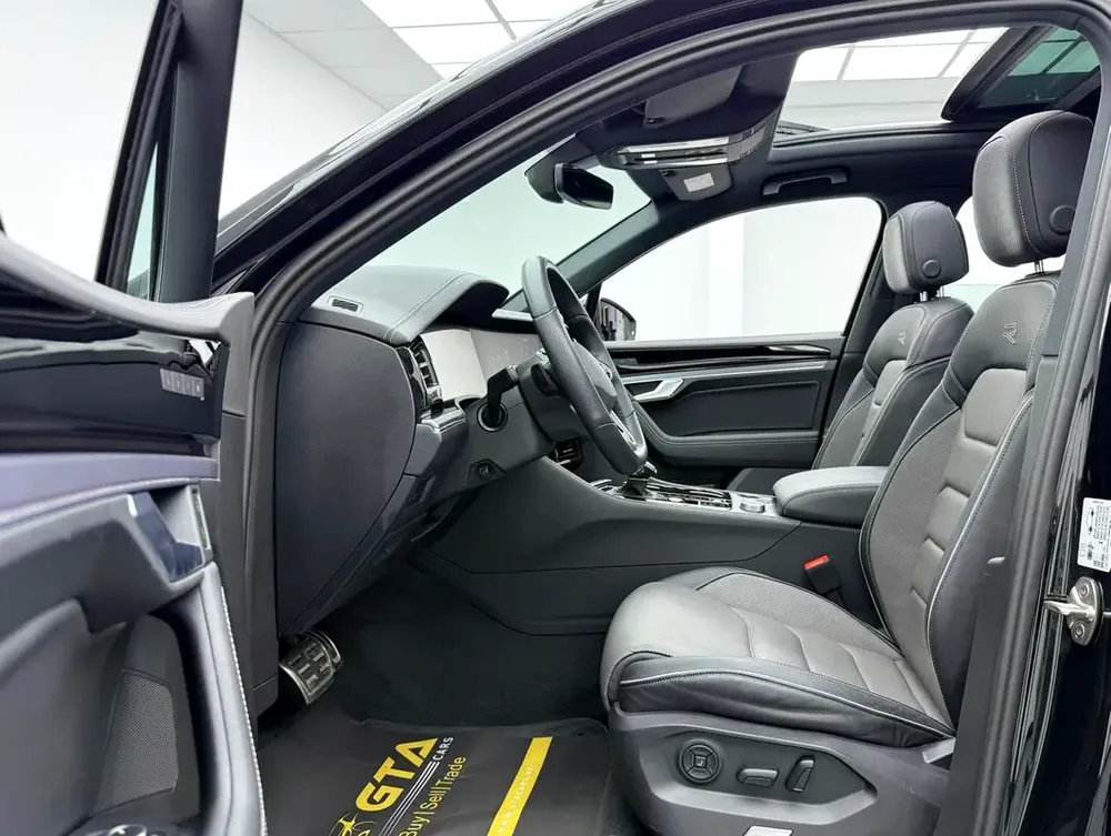 2024 Volkswagen Touareg R-Line, 2029 VW Warranty + Service Pack, Full VW Service History, GCC - Image 8