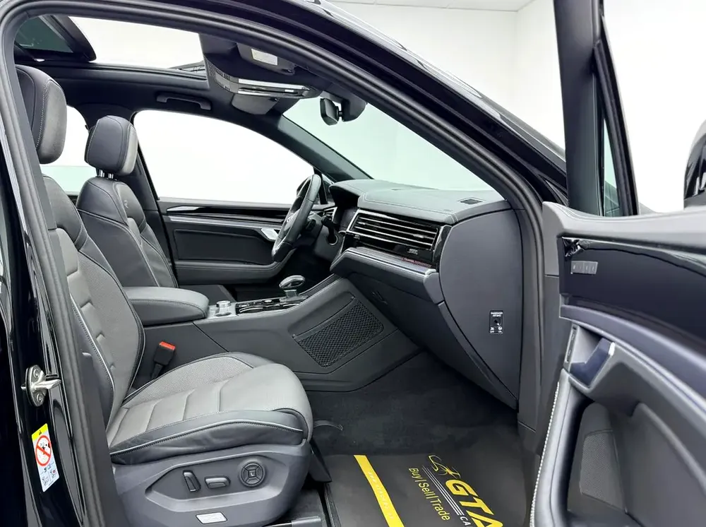 2024 Volkswagen Touareg R-Line, 2029 VW Warranty + Service Pack, Full VW Service History, GCC - Image 9