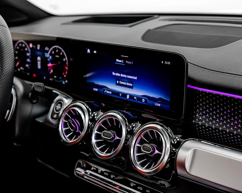 MERCEDES GLB250 - AMG KIT - 2025 - GCC - GARGASH WARRANTY AND SERVICE CONTRACT 5 Y or 105,000 km - Image 12