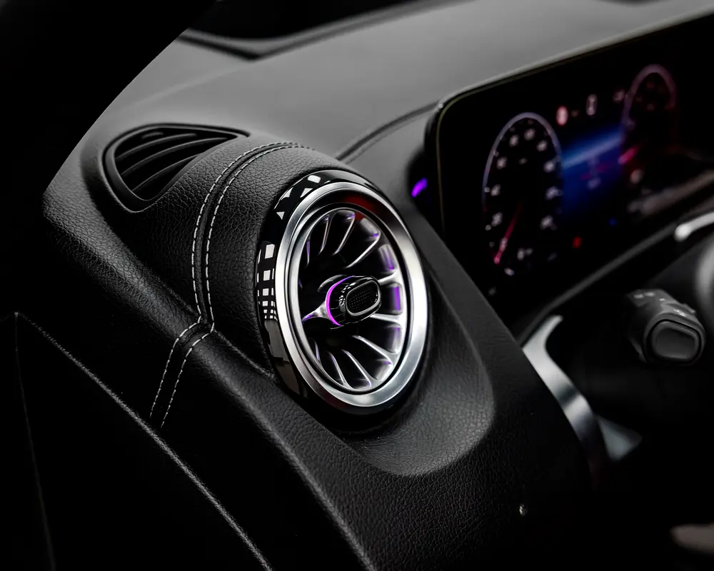 MERCEDES GLB250 - AMG KIT - 2025 - GCC - GARGASH WARRANTY AND SERVICE CONTRACT 5 Y or 105,000 km - Image 14
