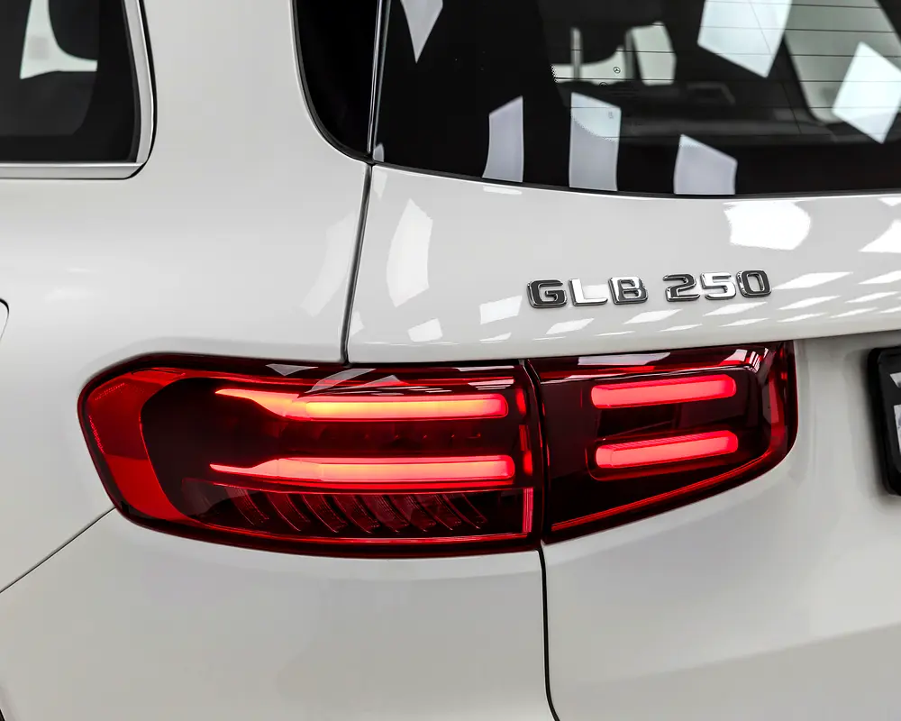 MERCEDES GLB250 - AMG KIT - 2025 - GCC - GARGASH WARRANTY AND SERVICE CONTRACT 5 Y or 105,000 km - Image 6