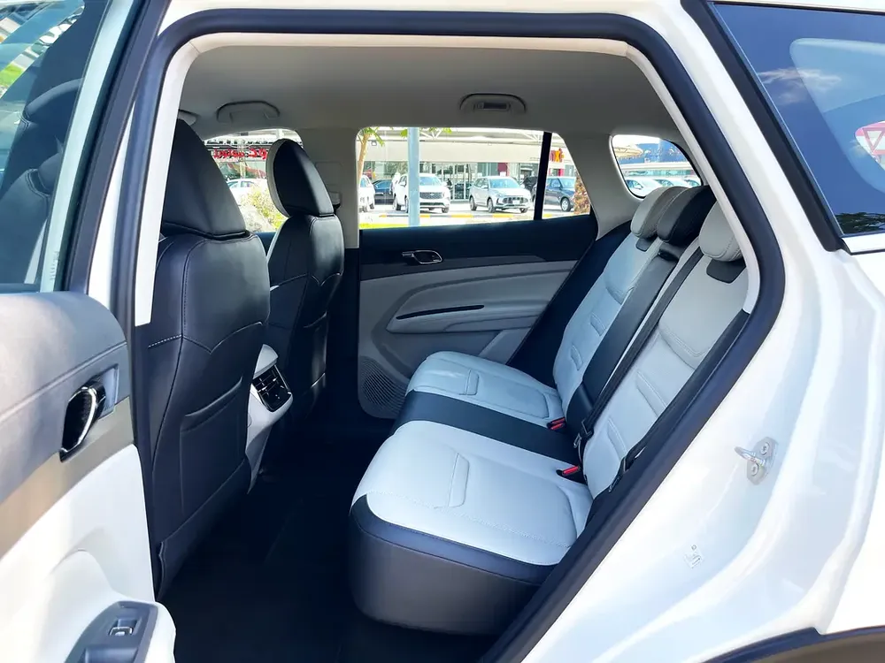 UNLIMITED MILEAGE WARRANTY / LEATHER SEAT + NAVIGATION + CAMERA + BLIND SPOT  / IN HOUSE FINANCE - Image 16