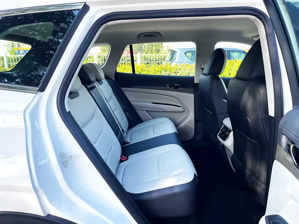 UNLIMITED MILEAGE WARRANTY / LEATHER SEAT + NAVIGATION + CAMERA + BLIND SPOT  / IN HOUSE FINANCE - Image 18