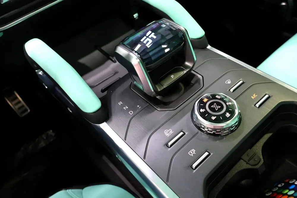 2025!! Jetour T2 || Defender Body Kit || 5 years Warranty || star roof || Interior Tiffany Blue - Image 9