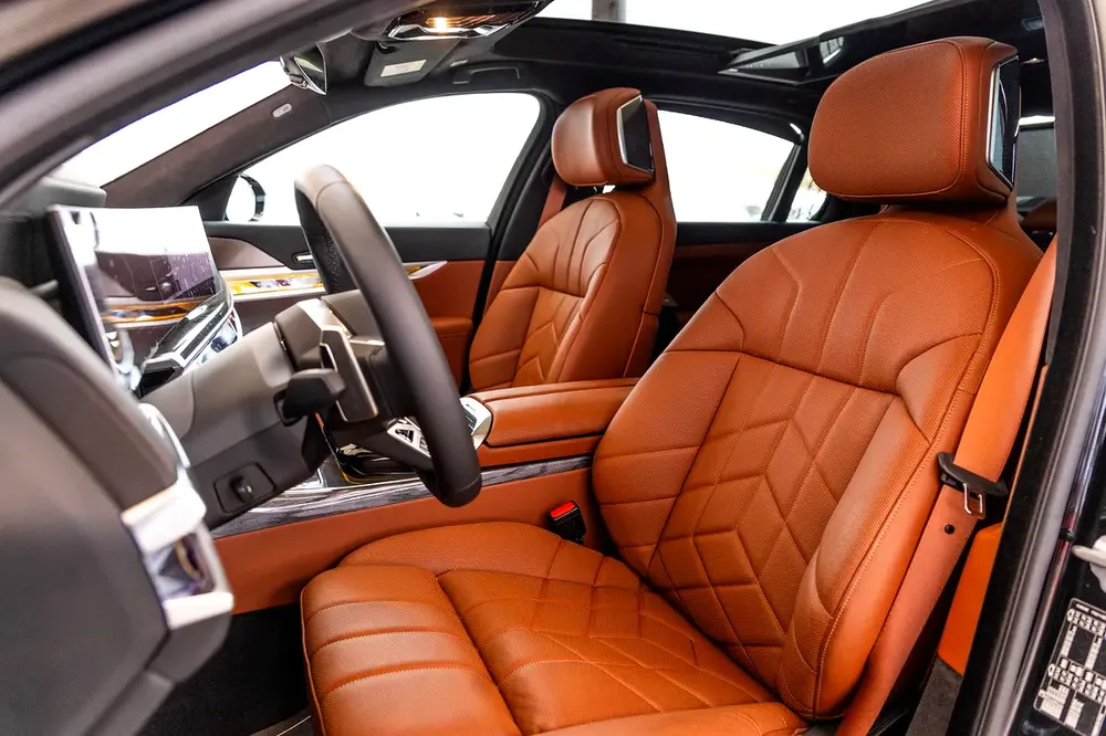 BMW 740i M Sport Individual – 2026 | GCC | Only 2,141 KM | AED 449,000 - Image 11