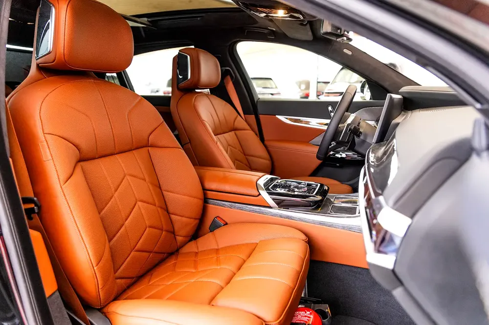 BMW 740i M Sport Individual – 2026 | GCC | Only 2,141 KM | AED 449,000 - Image 12