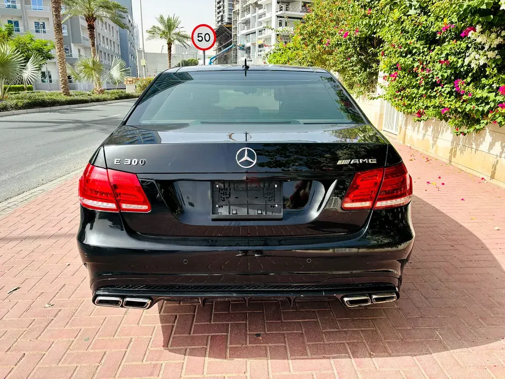 Mercedes-Benz E-Class E 300 2010 GCC Specs - Image 4