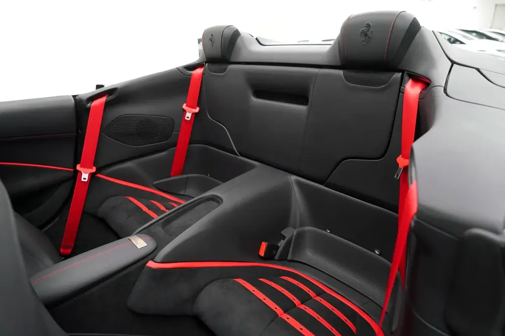 2025 BRAND NEW FERRARI ROMA SPIDER / CARBON FIBER INTERIOR - Image 14