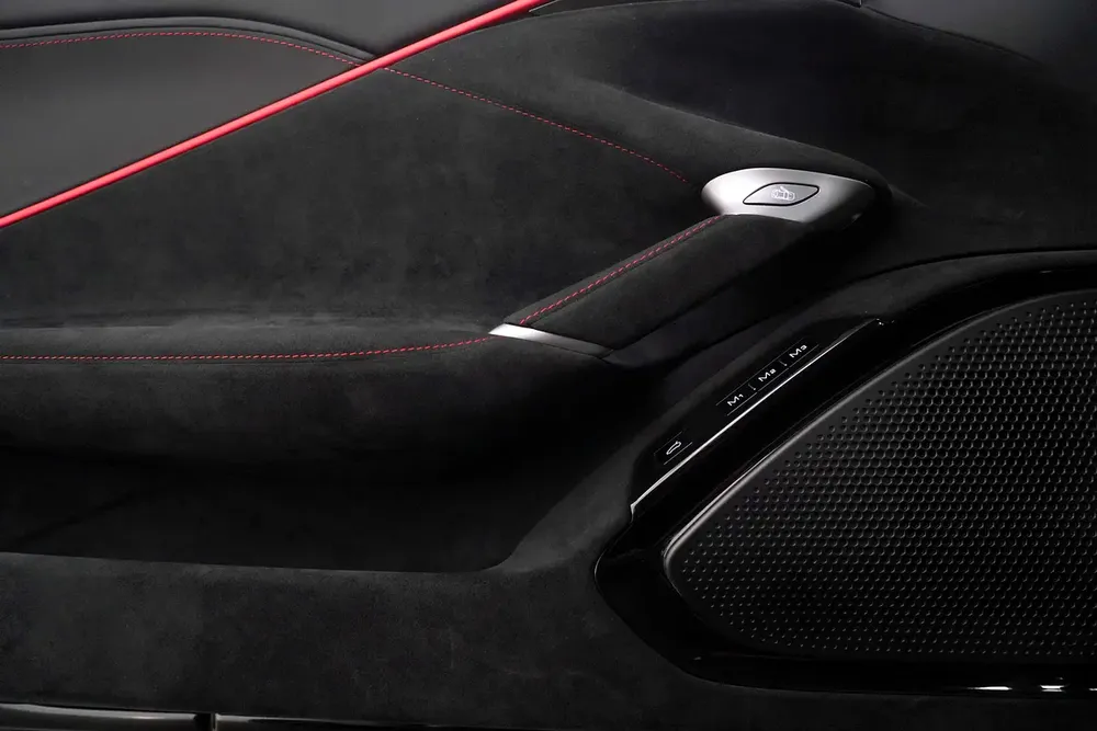 2025 BRAND NEW FERRARI ROMA SPIDER / CARBON FIBER INTERIOR - Image 16