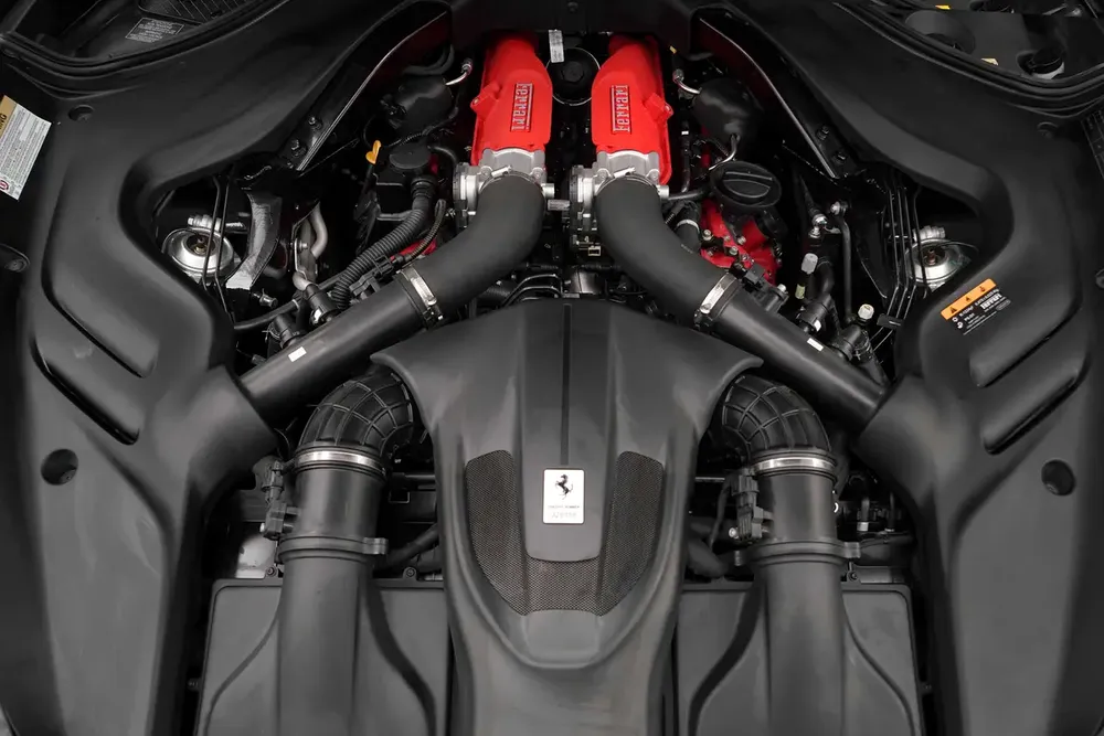 2025 BRAND NEW FERRARI ROMA SPIDER / CARBON FIBER INTERIOR - Image 17