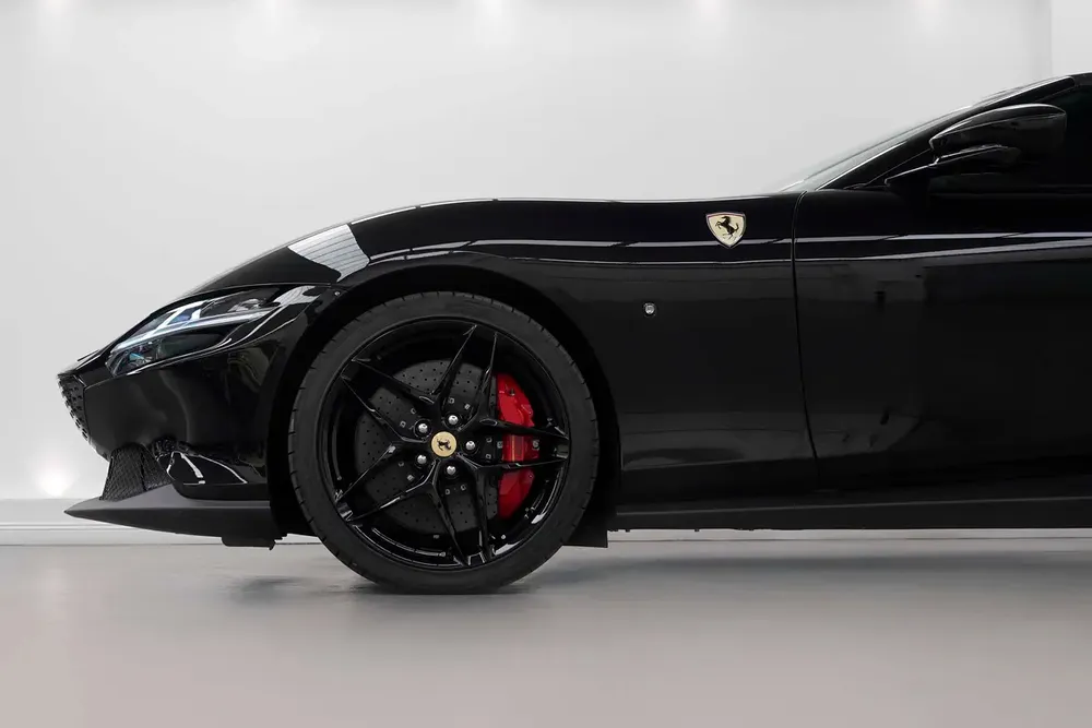2025 BRAND NEW FERRARI ROMA SPIDER / CARBON FIBER INTERIOR - Image 6