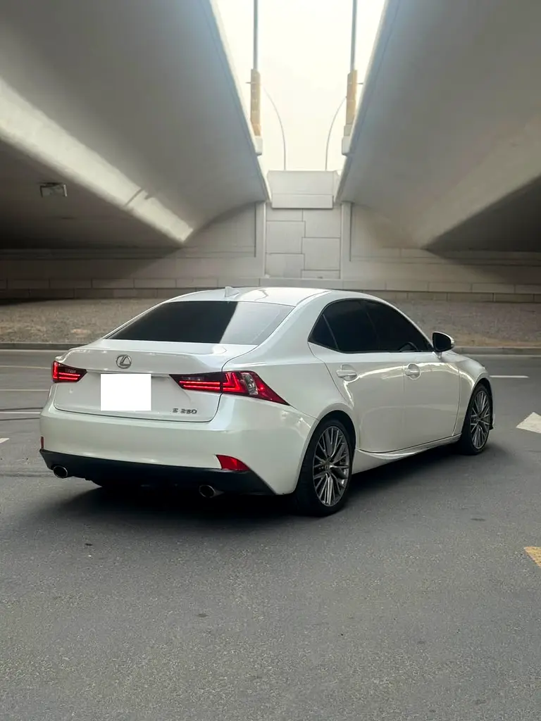 2014 Lexus IS250 - Image 4