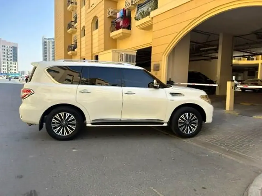 Nissan Patrol LE Platinum City 2019 - GCC Specs - Perfect Condition - Image 4