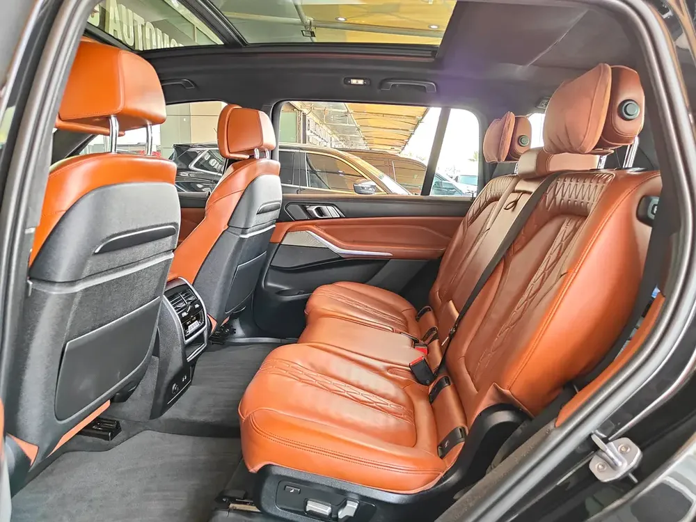 AED 2,015 P.M | 2019 BMW X7 xDrive40i M Sport | Under Warranty and BMW Service Contract | GCC | - Image 16